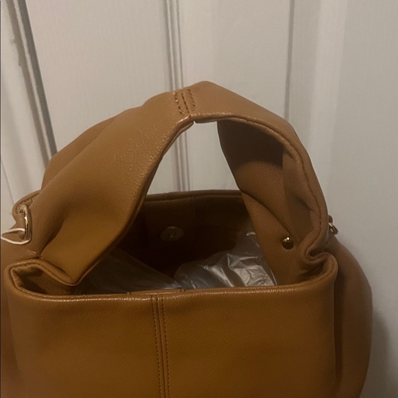 Chic Tan Shoulder Bag for Women - Picture 3 of 3